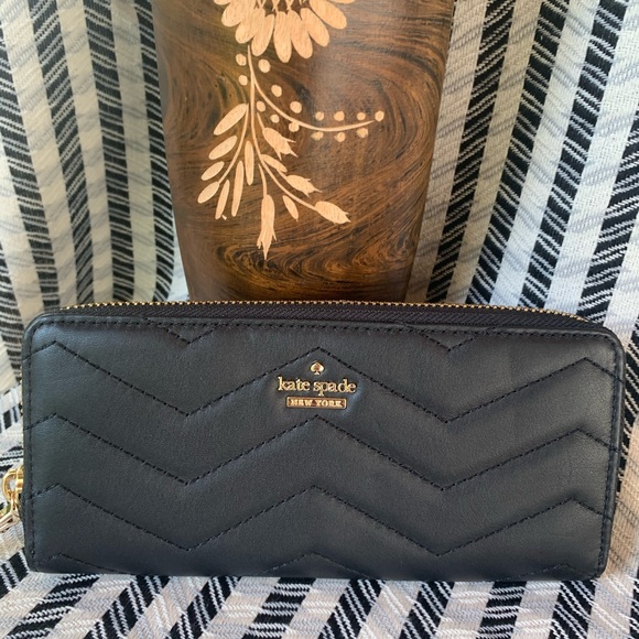 kate spade Handbags - Kate spade Reese park Lindsey black wallet new